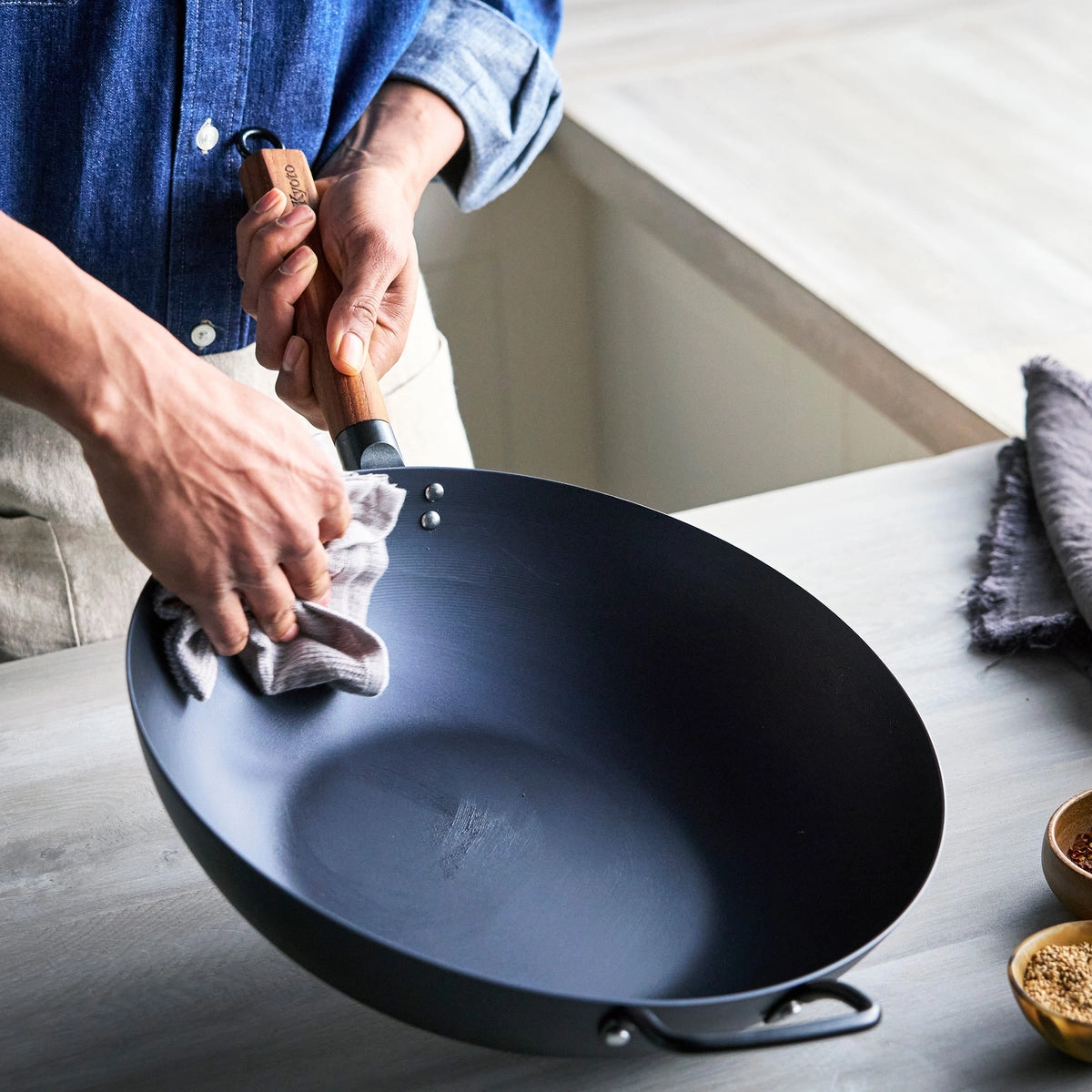 Kyoto Carbon Steel 14" Wok | Black