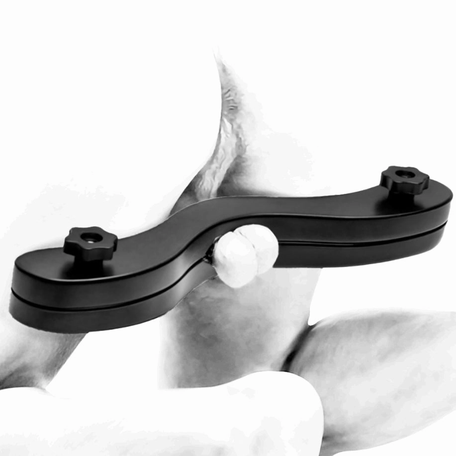 Master Series Thorns Spiked Wooden Humbler