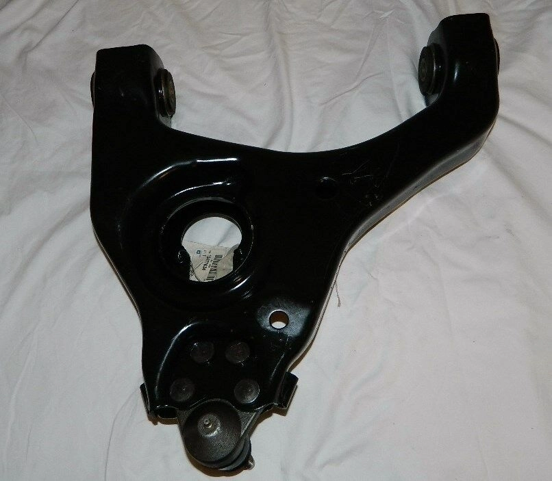 New Genuine GM RH lower control arm 99-07 Silverado, Sierra 1500 12477634
