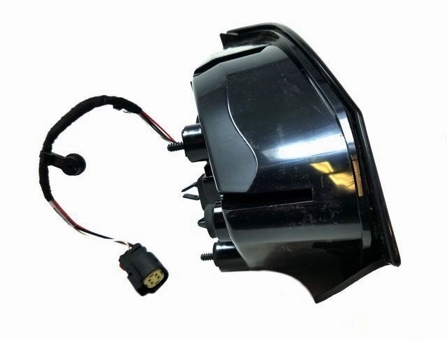 New OEM Mopar Right Tail Light Lamp LED 2017-2019 Chrysler Pacifica 68228940AE