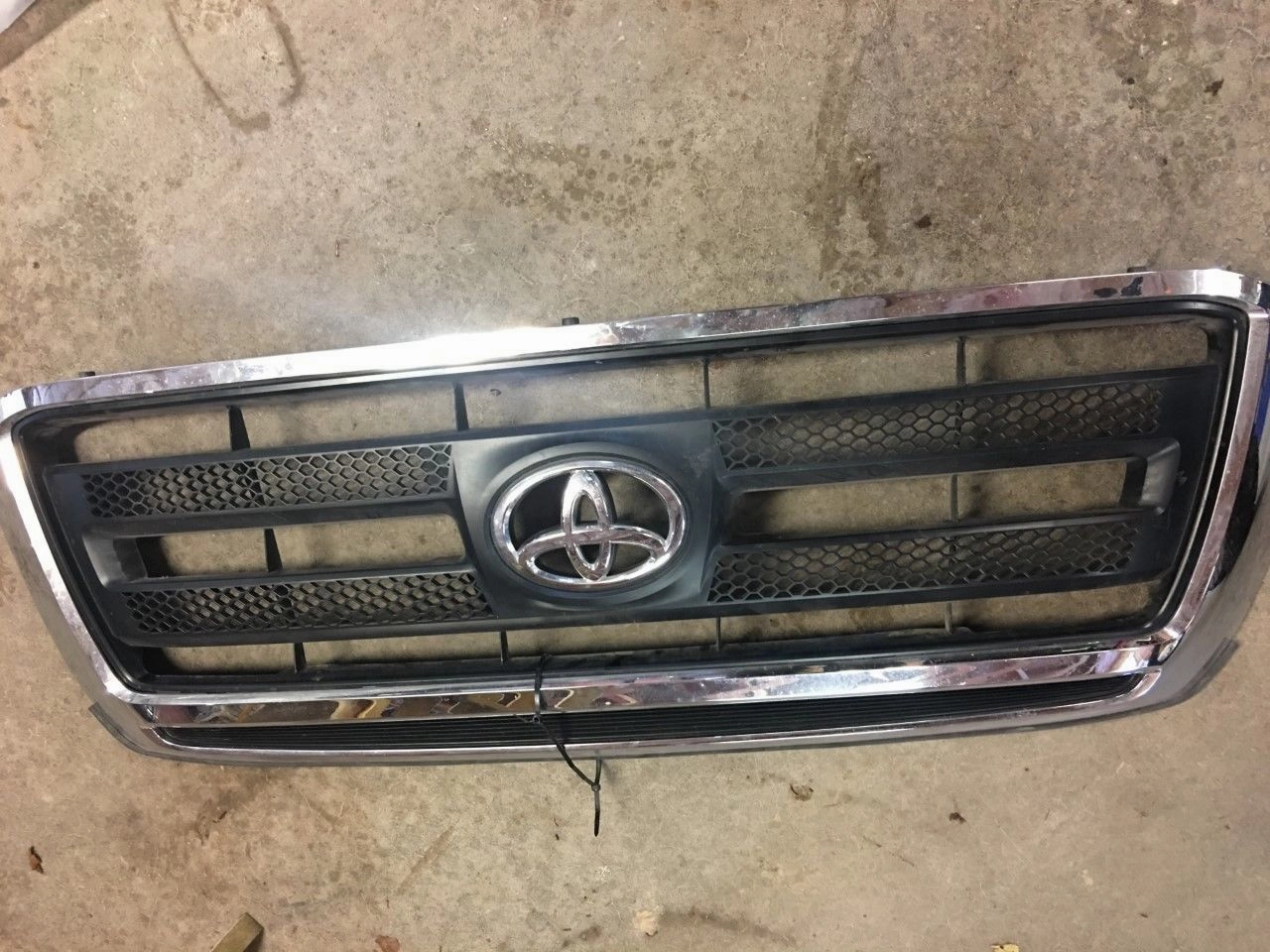Toyota Tundra SR5 Grille Chrome Black Upper Front 09 10 11 12 13 OEM