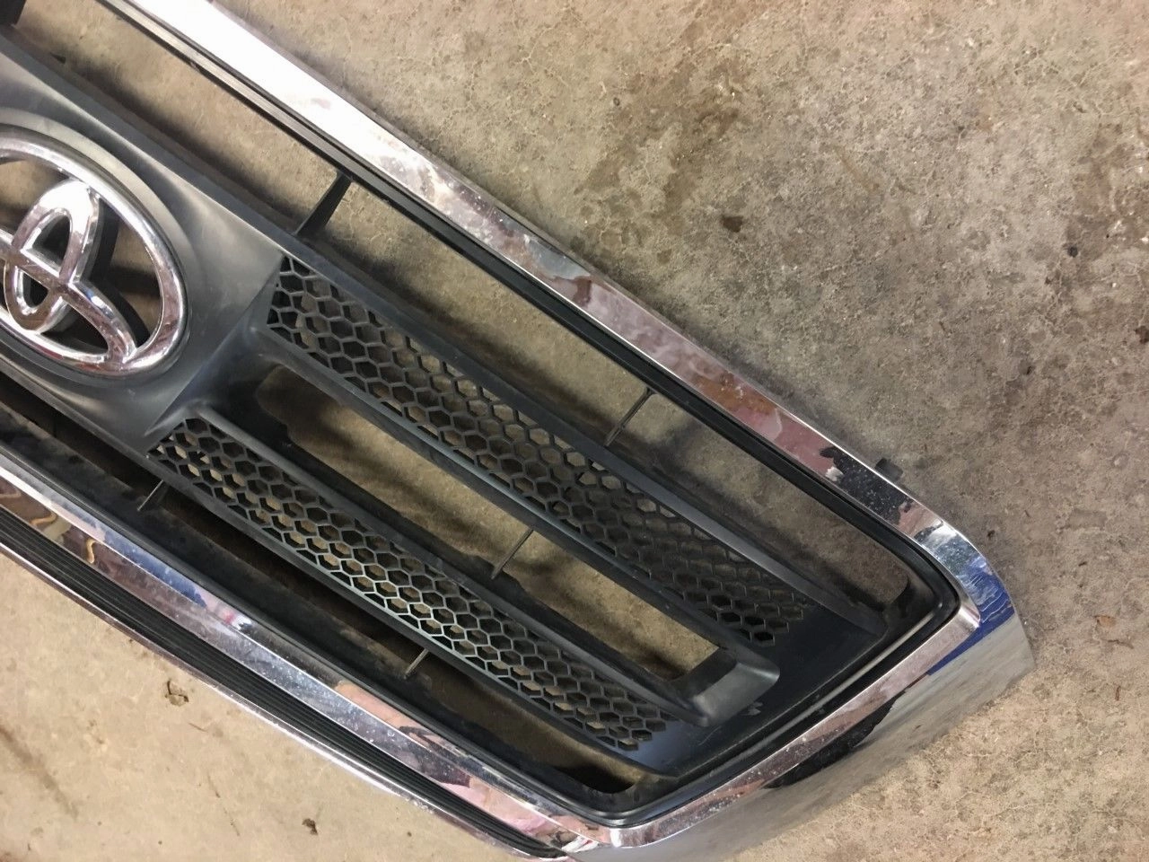 Toyota Tundra SR5 Grille Chrome Black Upper Front 09 10 11 12 13 OEM