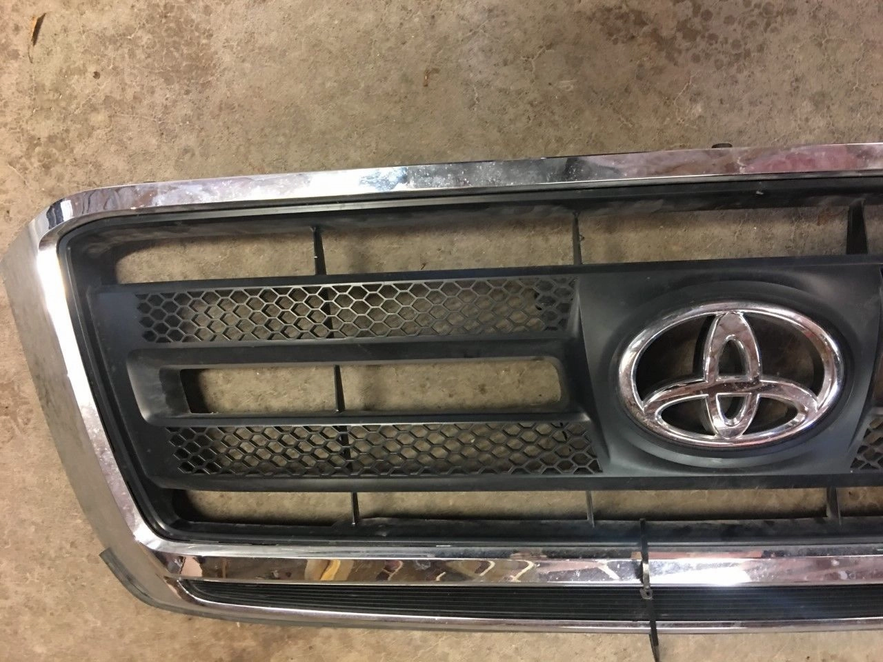 Toyota Tundra SR5 Grille Chrome Black Upper Front 09 10 11 12 13 OEM